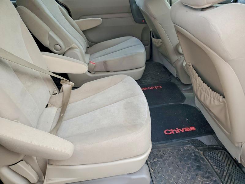 2010 KIA SEDONA LX — Фото 11 из 13