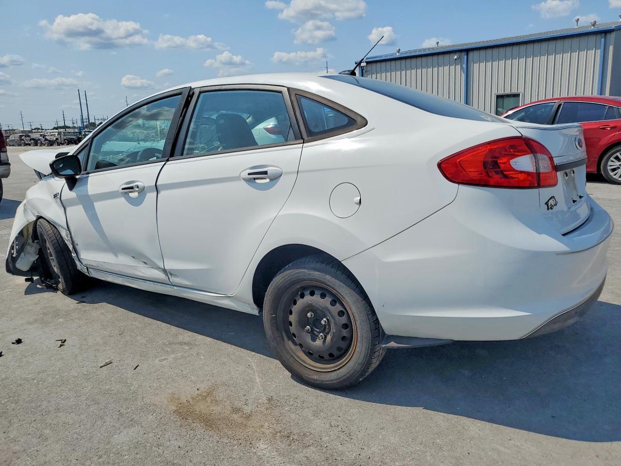 2013 FORD FIESTA S — Фото 2 из 12
