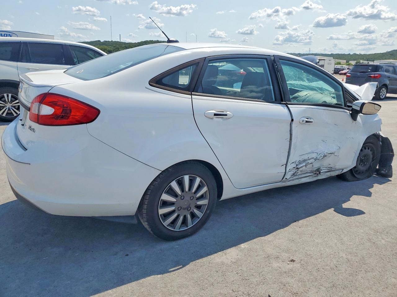 2013 FORD FIESTA S — Фото 3 из 12
