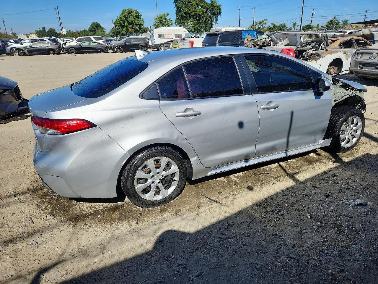 2020 TOYOTA COROLLA LE — Фото 3 из 13