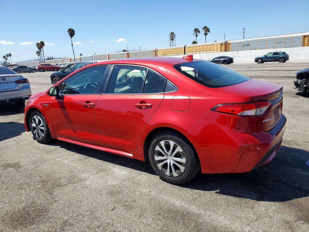 2020 TOYOTA COROLLA LE — Фото 2 из 12