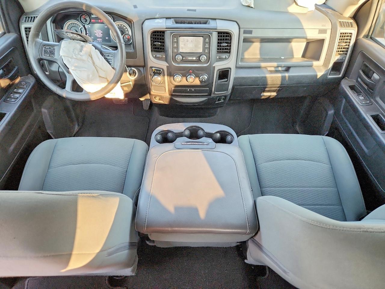 2016 RAM 1500 ST — Фото 8 из 13