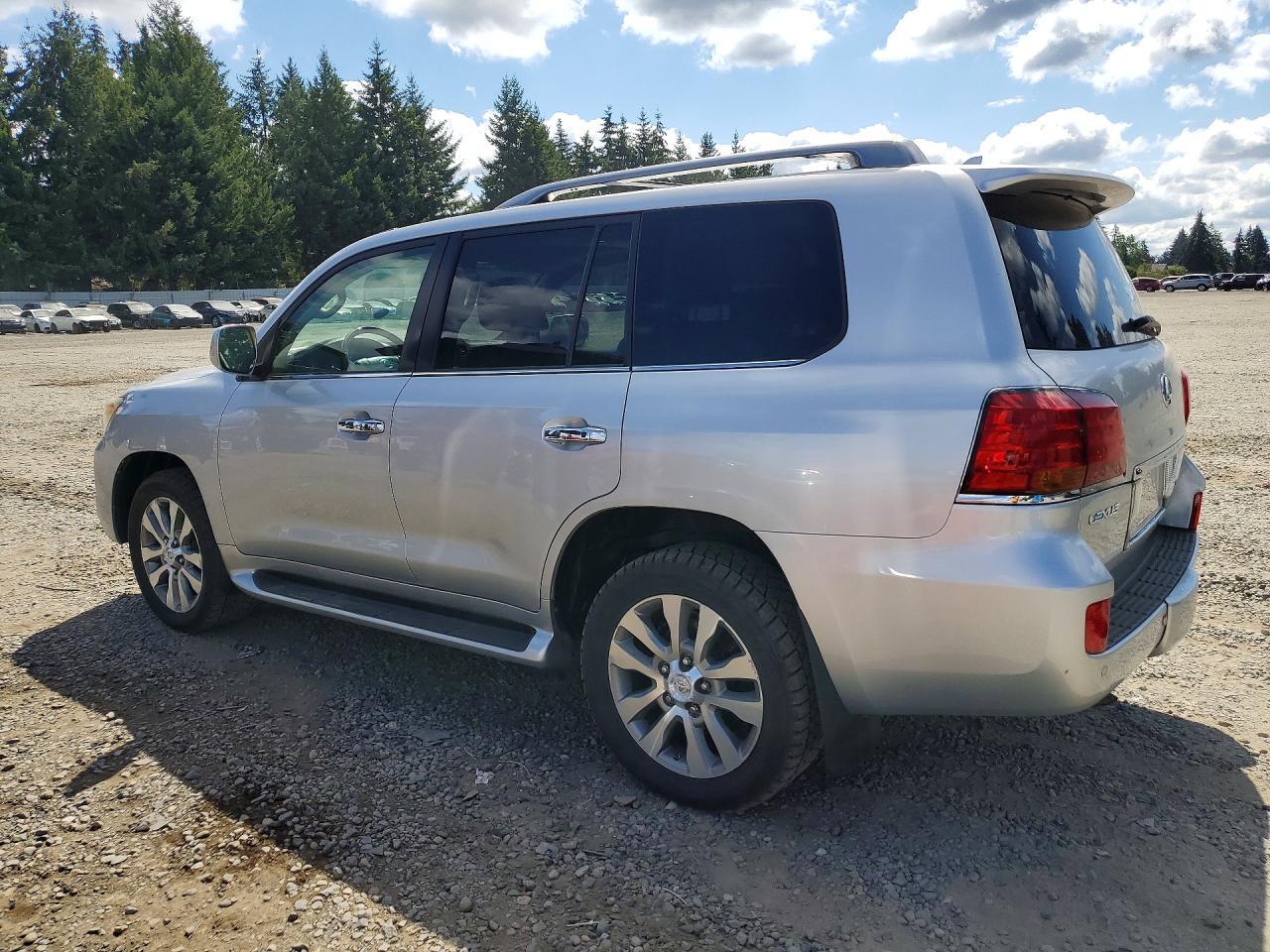 2010 LEXUS LX 570 — Фото 2 из 13