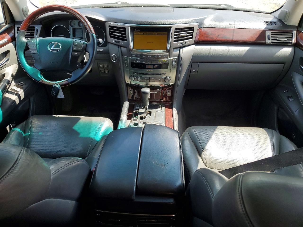 2010 LEXUS LX 570 — Фото 8 из 13