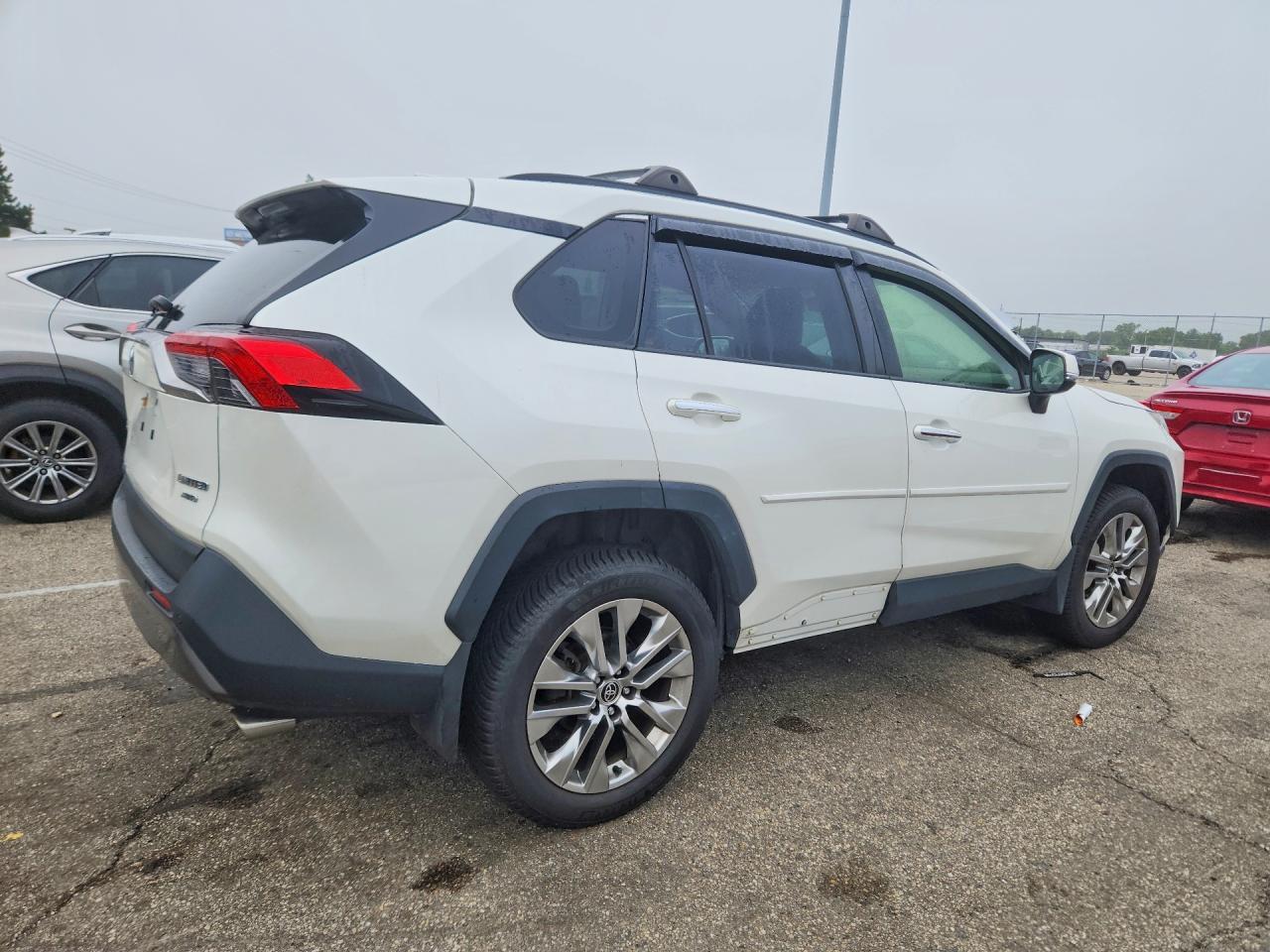 2020 TOYOTA RAV4 LIMITED — Фото 3 из 13