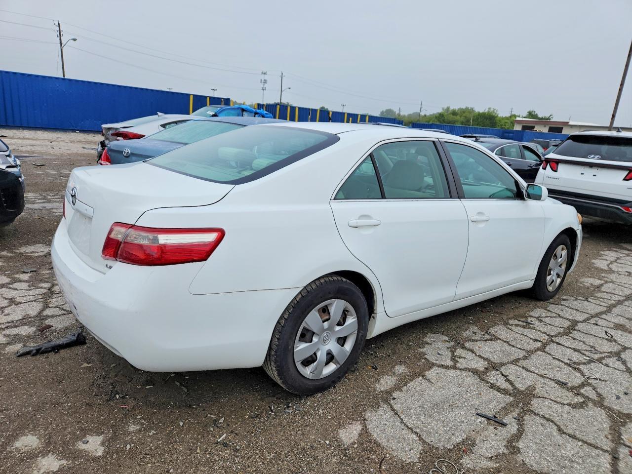 2007 TOYOTA CAMRY LE — Фото 3 из 12