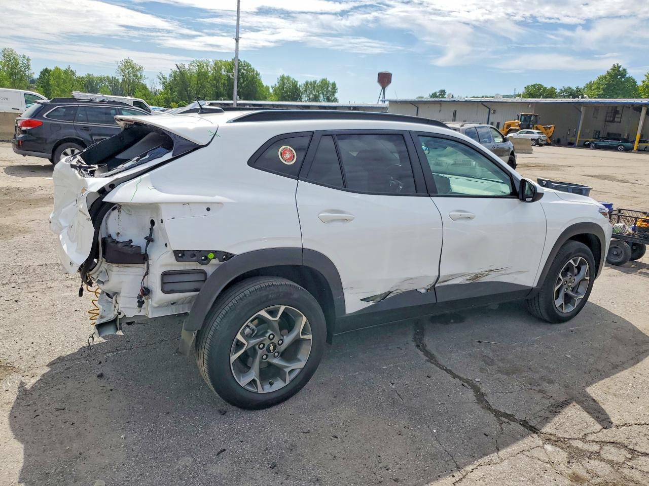 2025 CHEVROLET TRAX 1LT — Фото 3 из 14