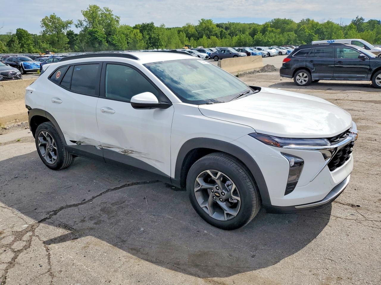 2025 CHEVROLET TRAX 1LT — Фото 4 из 14