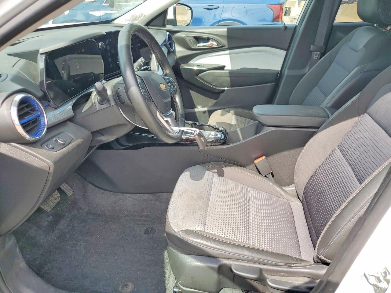 2025 CHEVROLET TRAX 1LT — Фото 7 из 14