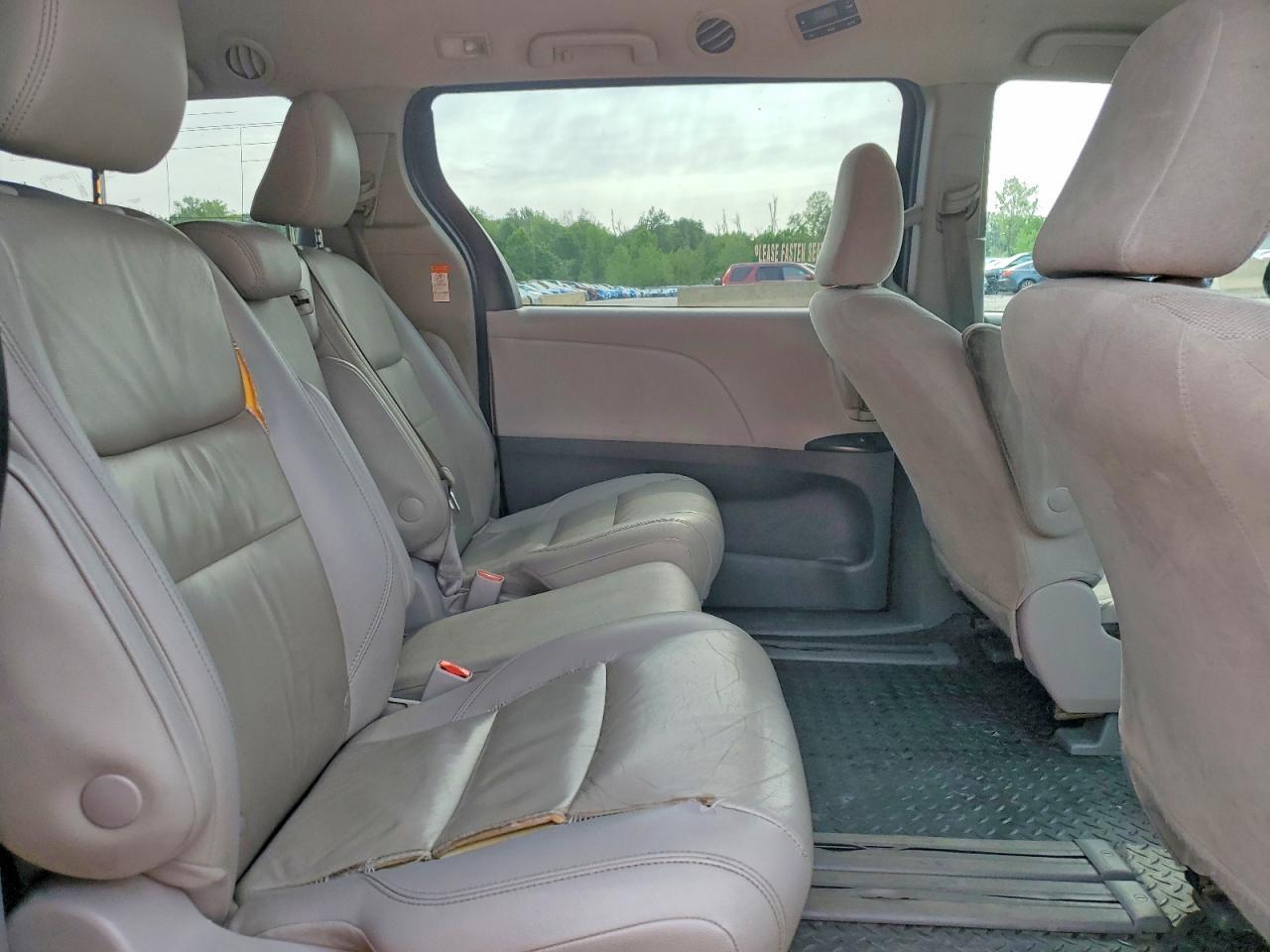 2020 TOYOTA SIENNA L — Фото 11 из 13