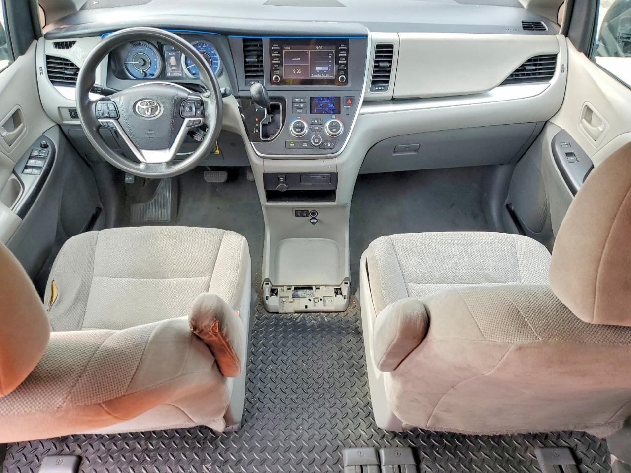 2020 TOYOTA SIENNA L — Фото 8 из 13