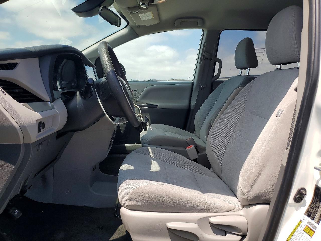 2020 TOYOTA SIENNA L — Фото 7 из 13