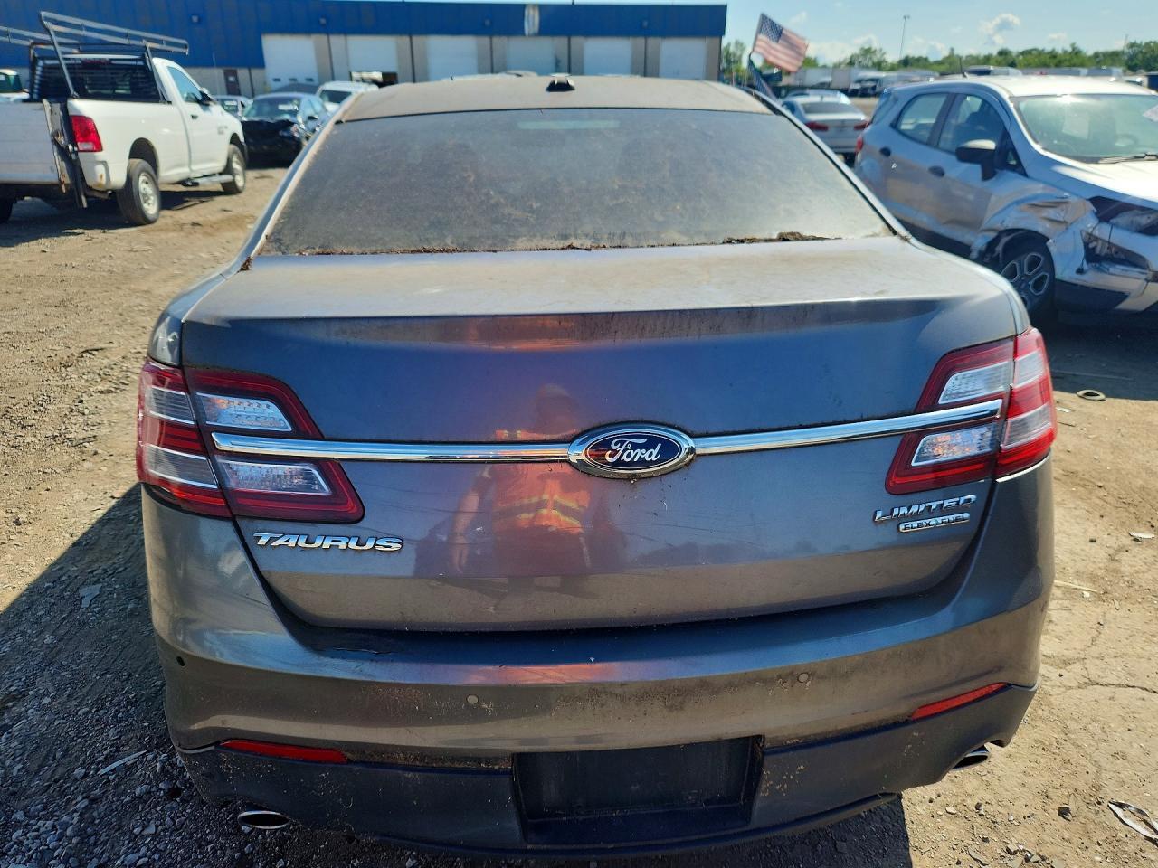 2013 FORD TAURUS LIMITED — Фото 6 из 12
