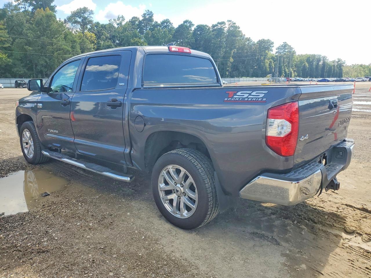 2020 TOYOTA TUNDRA SR5 — Фото 2 из 12