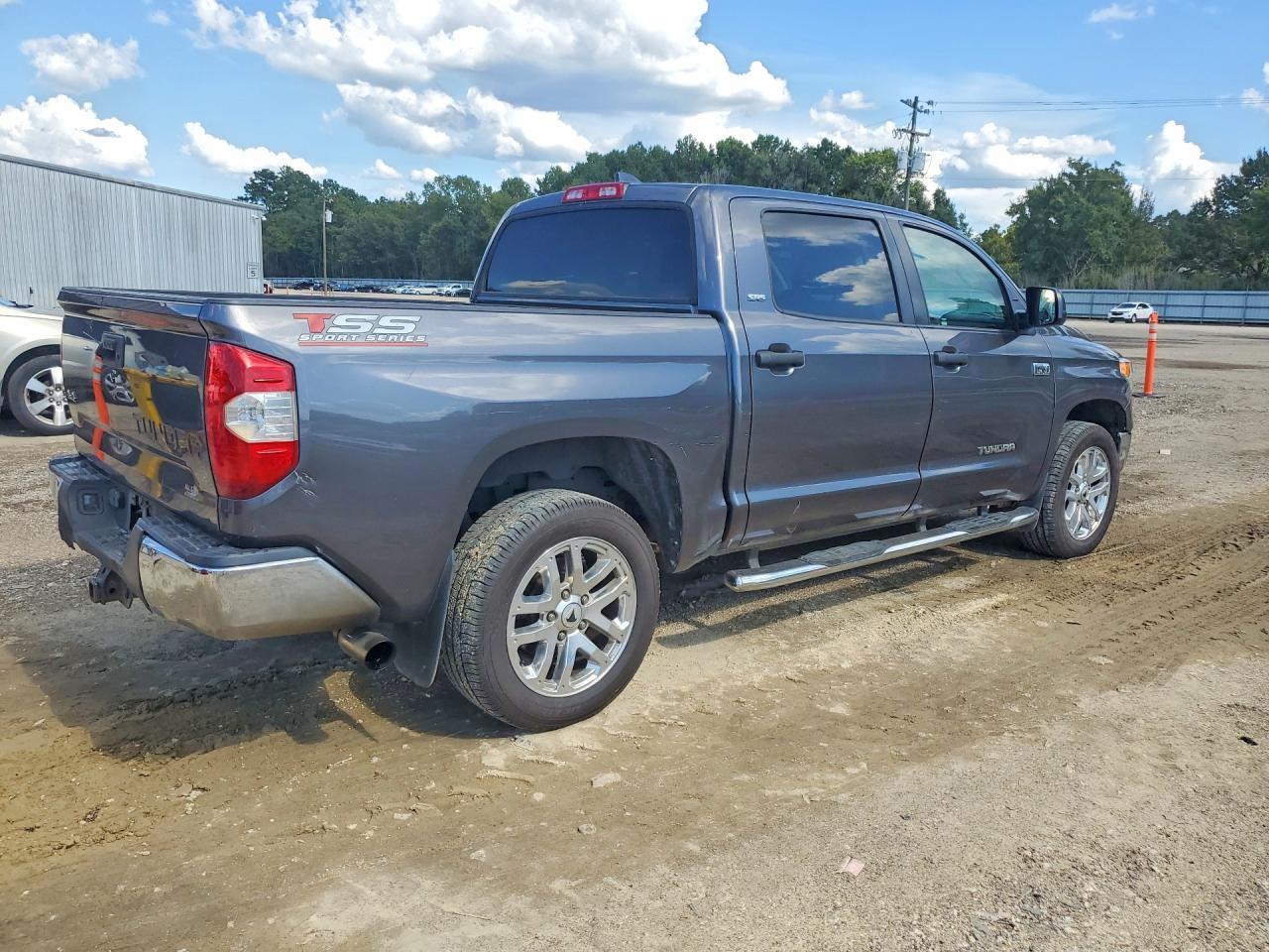 2020 TOYOTA TUNDRA SR5 — Фото 3 из 12