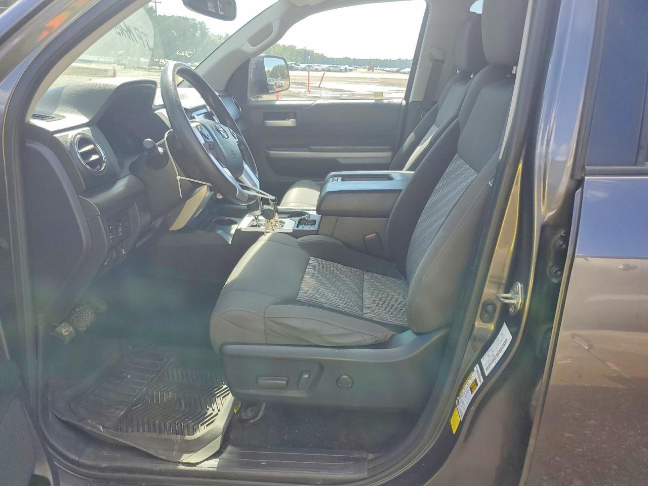 2020 TOYOTA TUNDRA SR5 — Фото 7 из 12