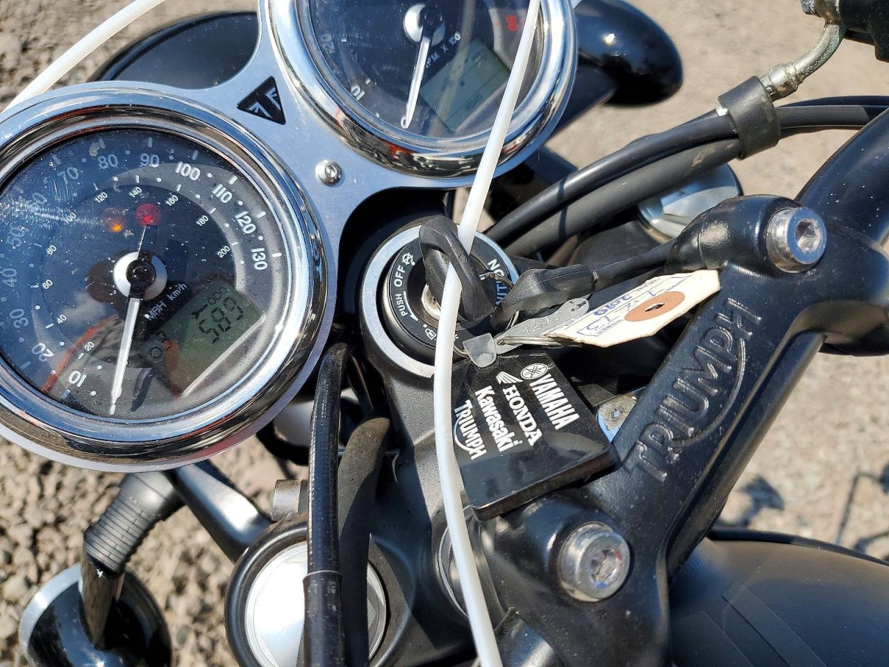 2020 TRIUMPH MOTORCYCLE BONNEVILLE T120 — Фото 8 из 9