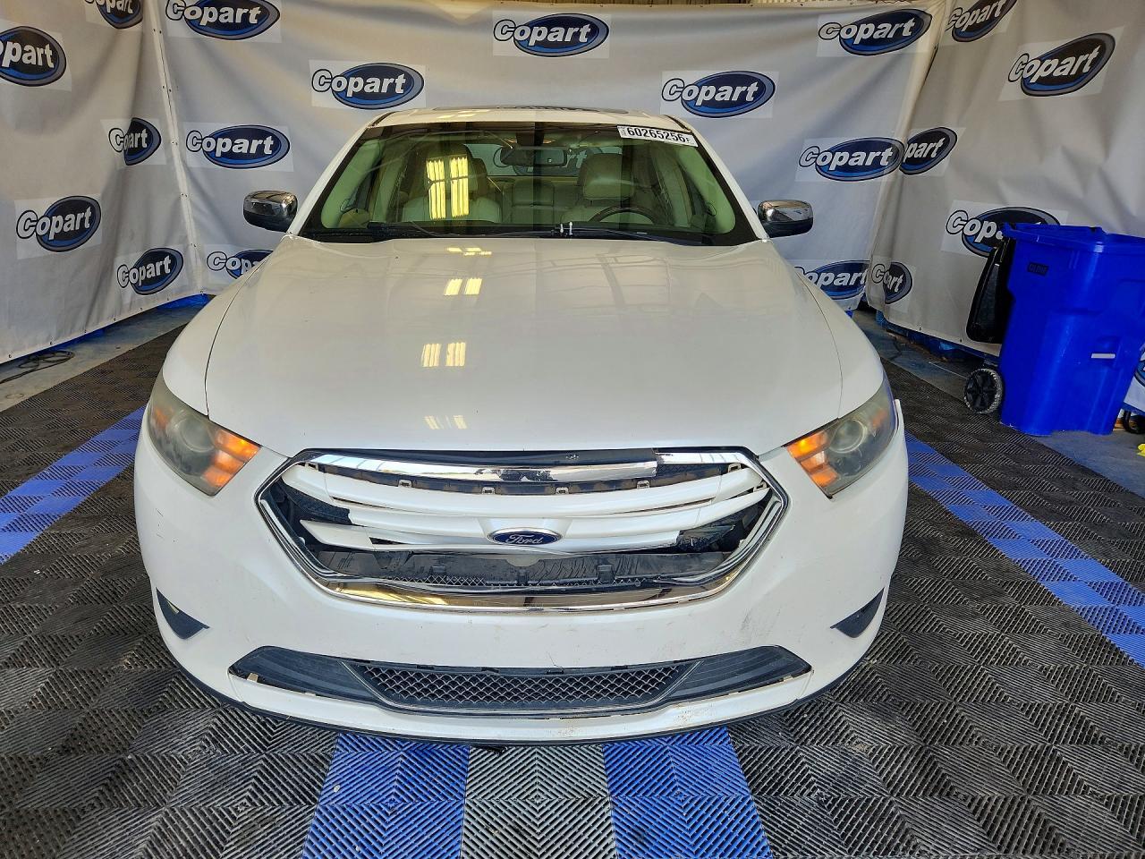 2013 FORD TAURUS LIMITED — Фото 5 из 12