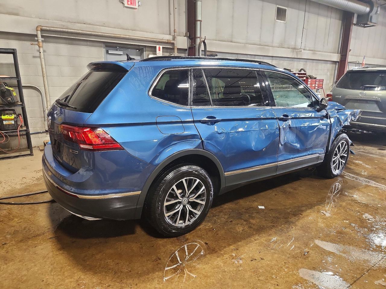 2020 VOLKSWAGEN TIGUAN SE/SEL — Фото 3 из 13