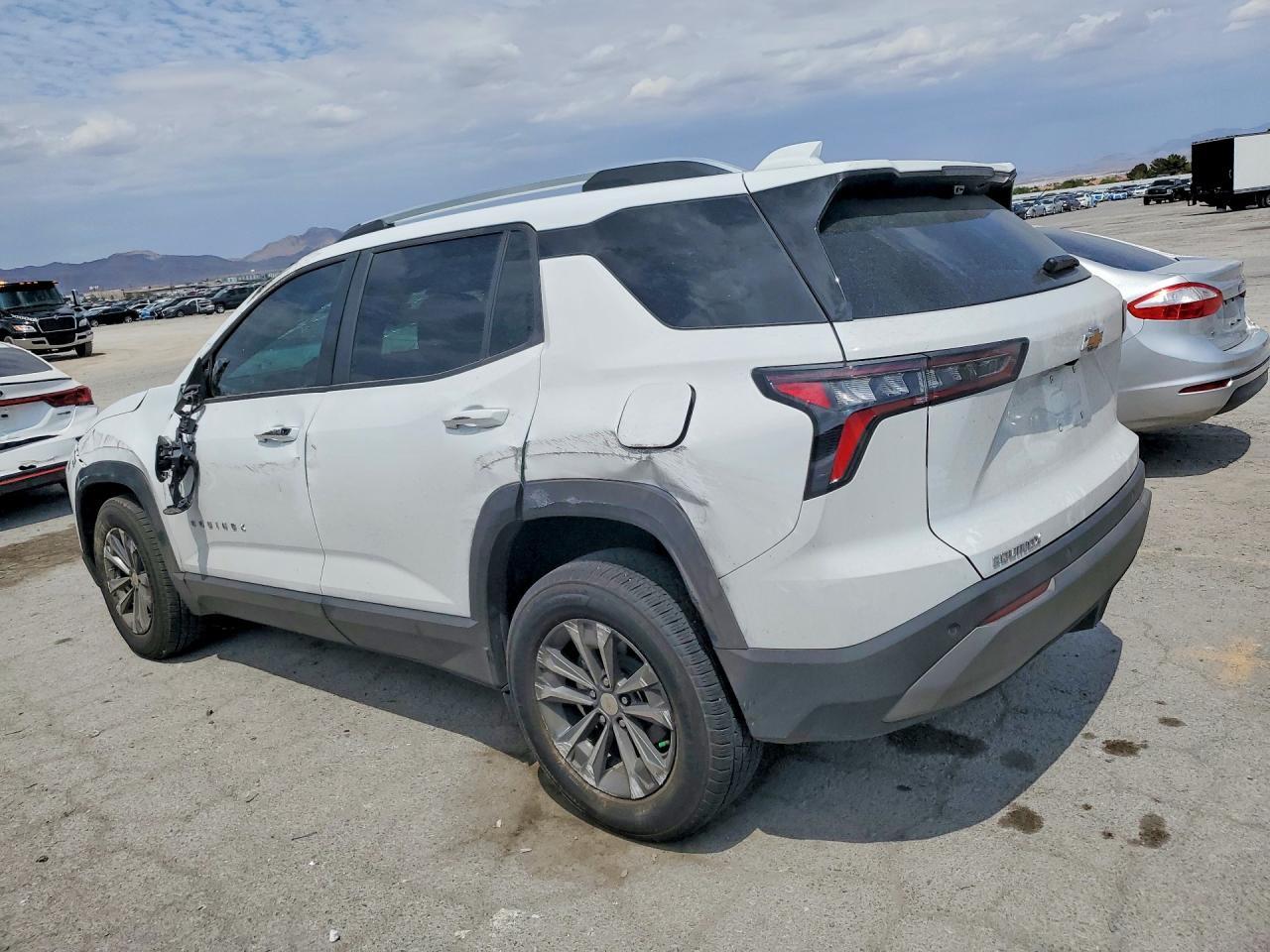 2025 CHEVROLET EQUINOX LT — Фото 2 из 14
