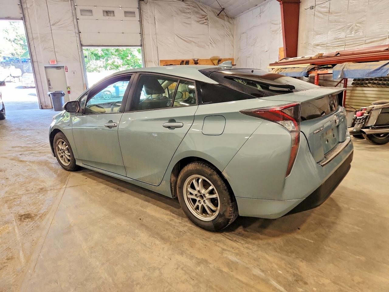 2016 TOYOTA PRIUS TWO — Фото 2 из 12