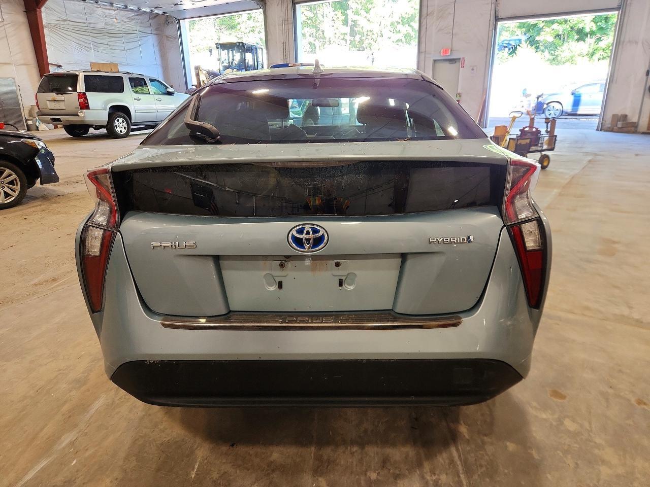 2016 TOYOTA PRIUS TWO — Фото 6 из 12