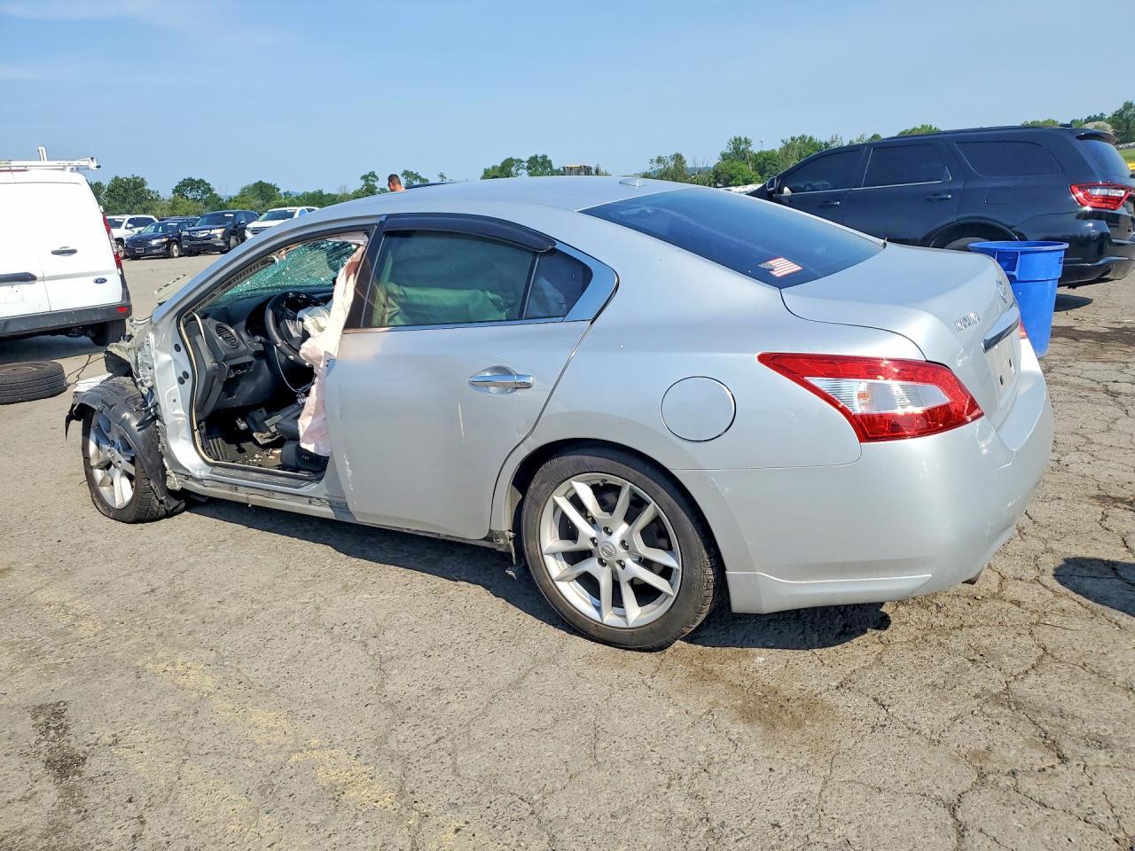 2010 NISSAN MAXIMA 3.5 S — Фото 2 из 12
