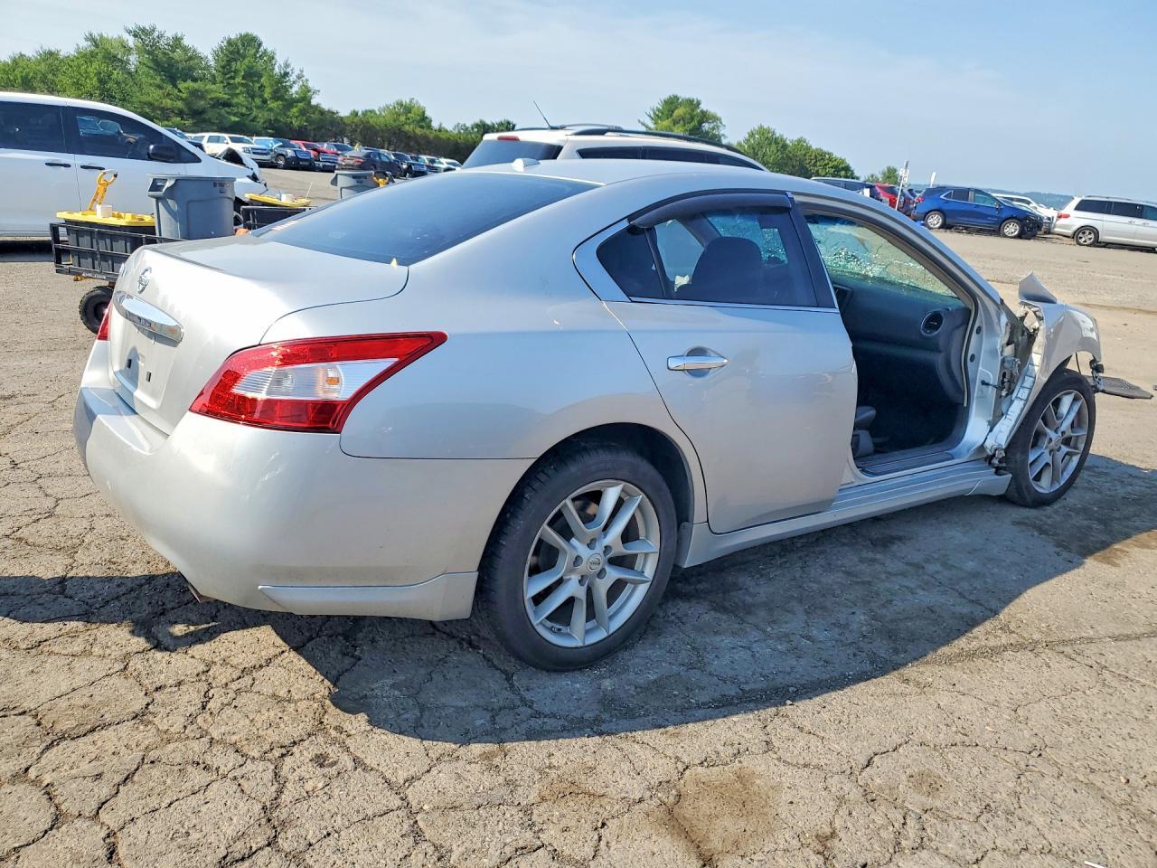 2010 NISSAN MAXIMA 3.5 S — Фото 3 из 12