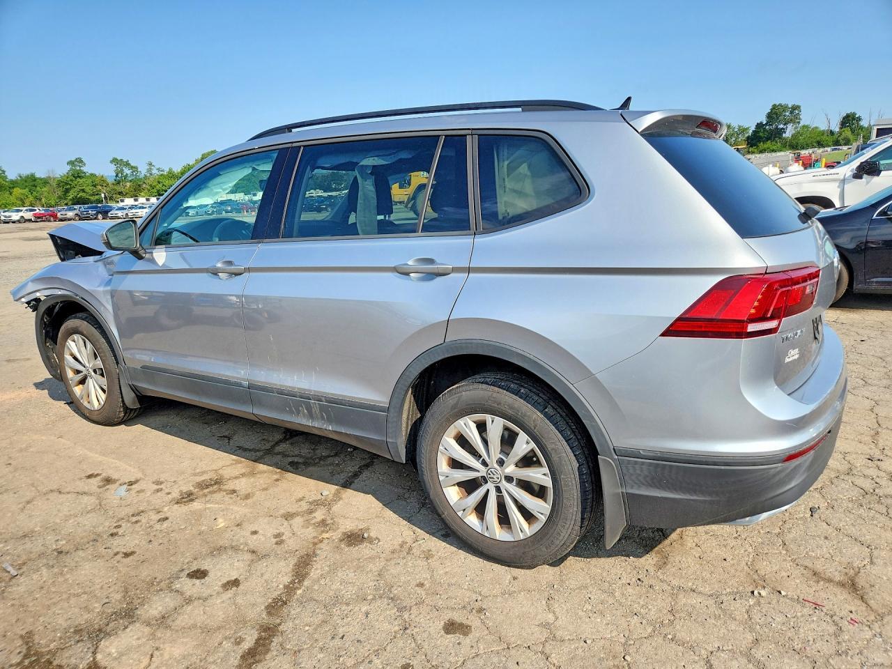 2020 VOLKSWAGEN TIGUAN S — Фото 2 из 13
