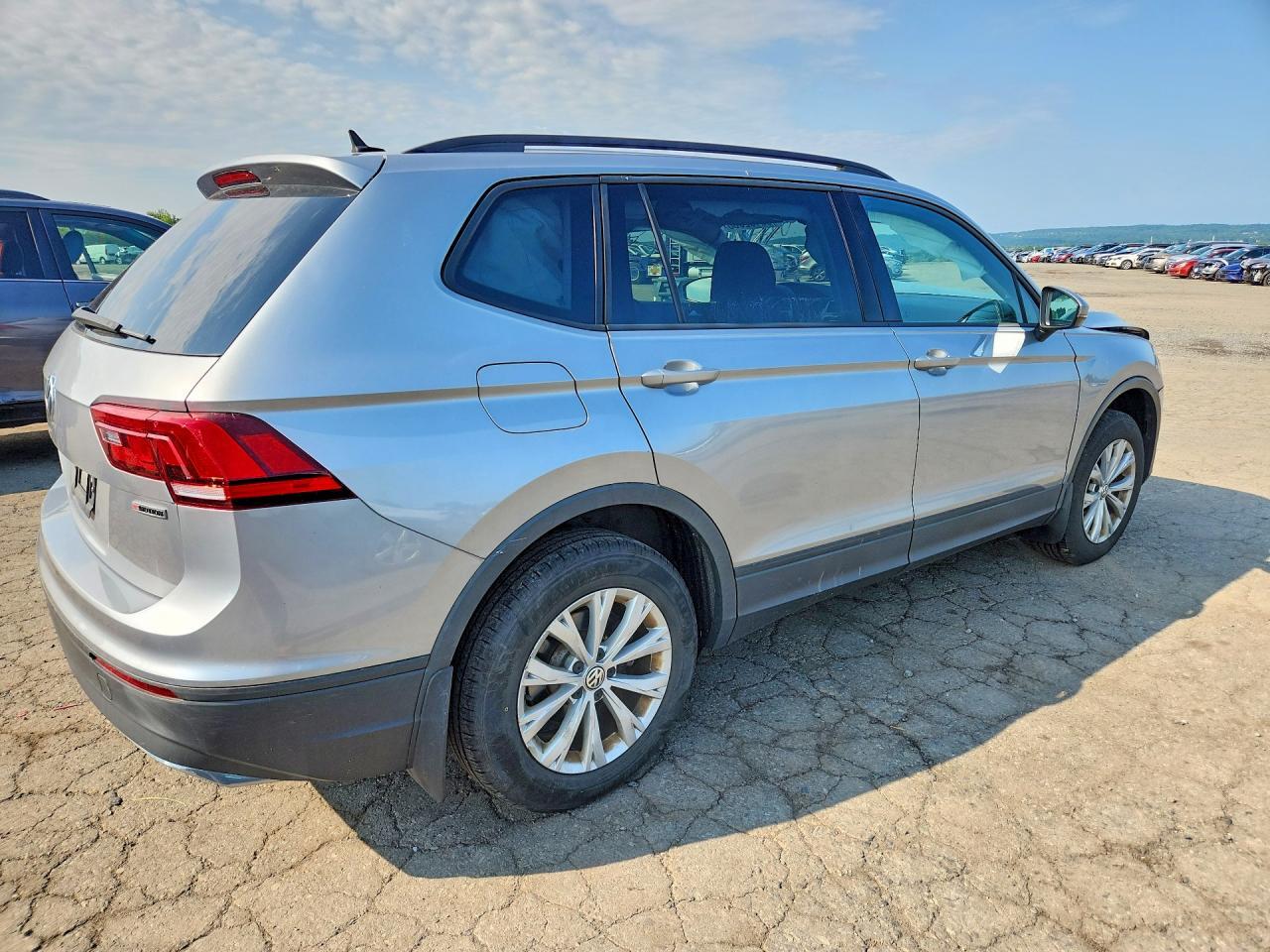 2020 VOLKSWAGEN TIGUAN S — Фото 3 из 13