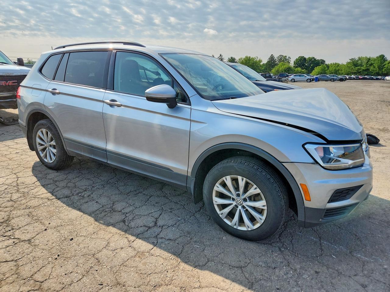 2020 VOLKSWAGEN TIGUAN S — Фото 4 из 13