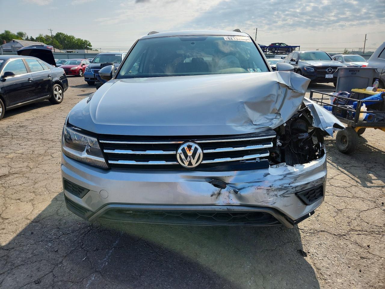 2020 VOLKSWAGEN TIGUAN S — Фото 5 из 13