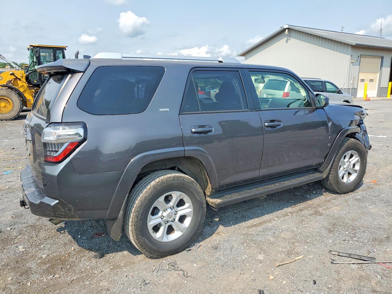 2016 TOYOTA 4RUNNER SR5 — Фото 3 из 13