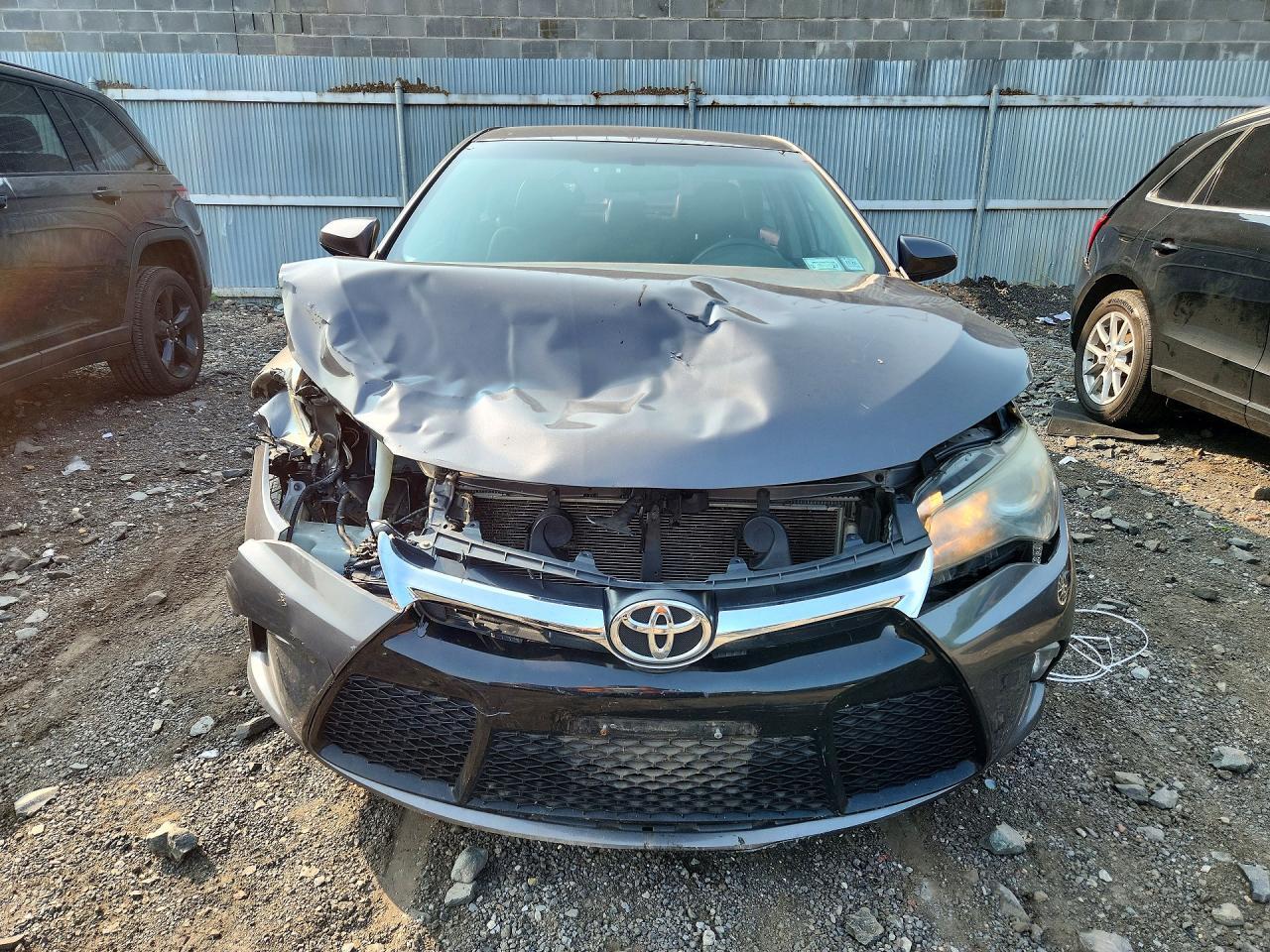 2016 TOYOTA CAMRY SE — Фото 5 из 12
