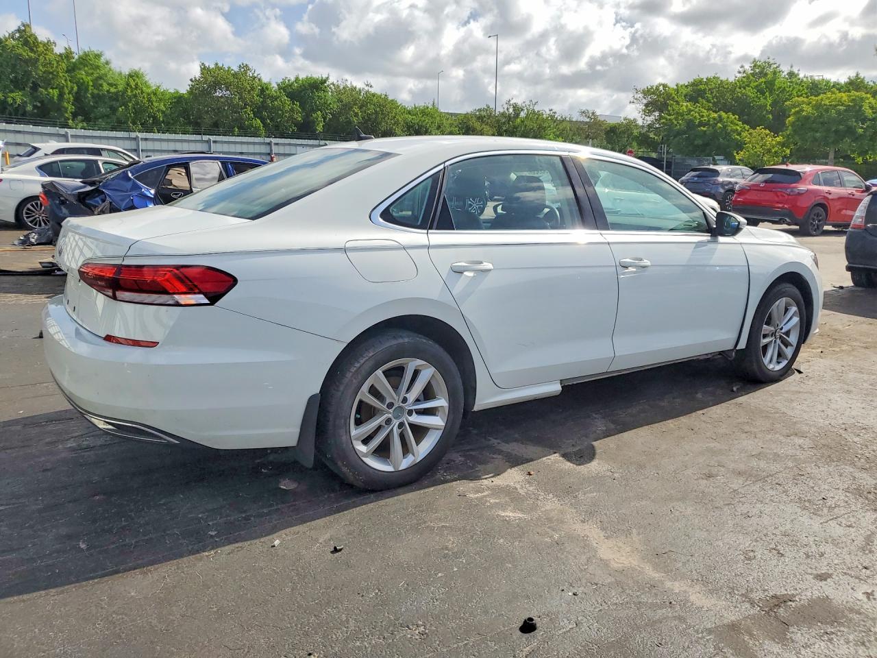 2020 VOLKSWAGEN PASSAT SE — Фото 3 из 12