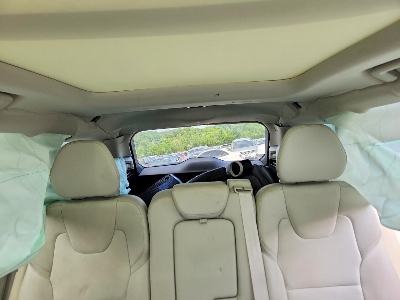 2020 VOLVO XC90 T5 MOMENTUM — Фото 10 из 14