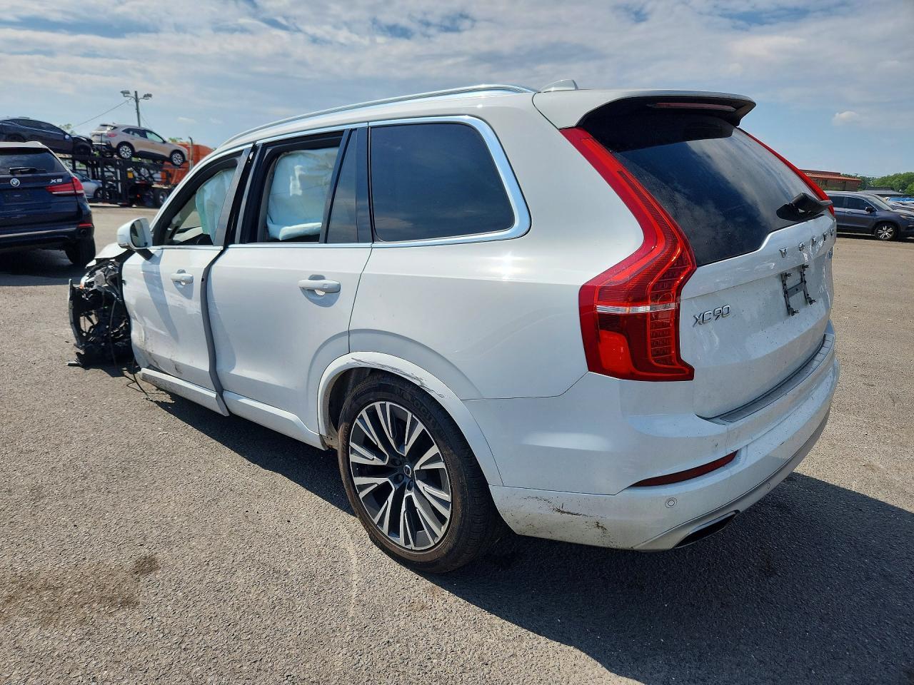 2020 VOLVO XC90 T5 MOMENTUM — Фото 2 из 14