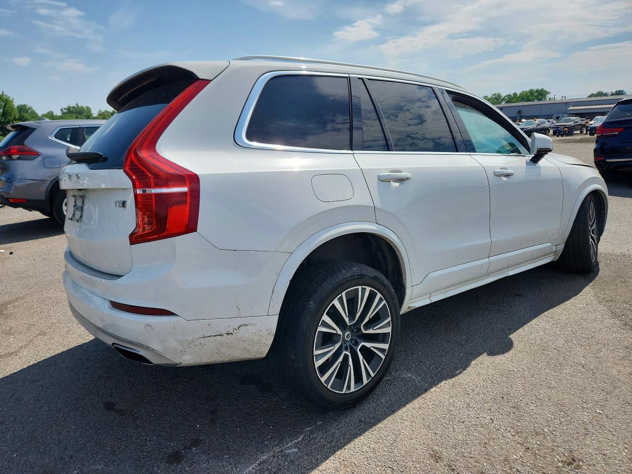 2020 VOLVO XC90 T5 MOMENTUM — Фото 3 из 14