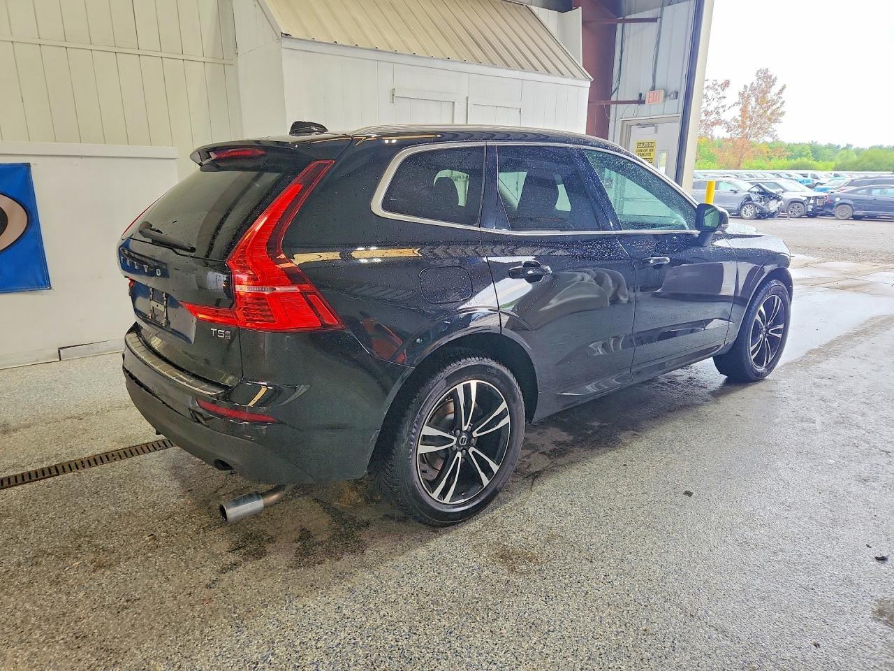 2020 VOLVO XC60 T5 MOMENTUM — Фото 3 из 14