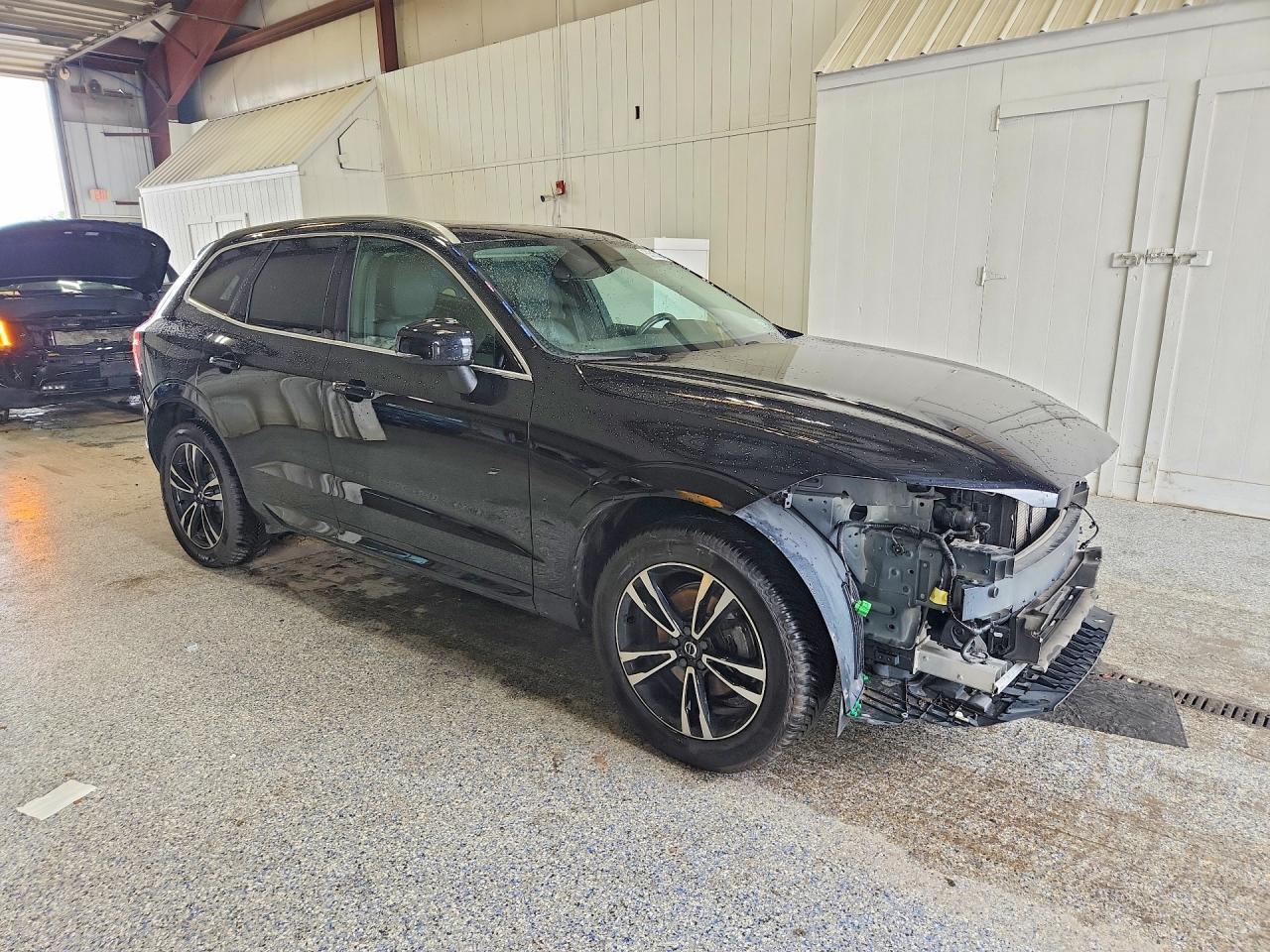 2020 VOLVO XC60 T5 MOMENTUM — Фото 4 из 14