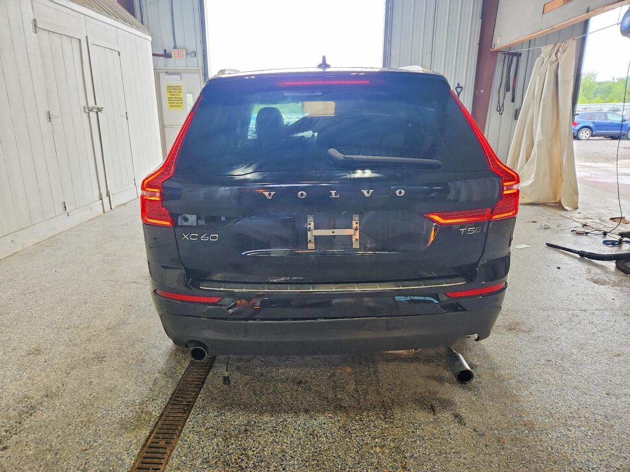 2020 VOLVO XC60 T5 MOMENTUM — Фото 6 из 14