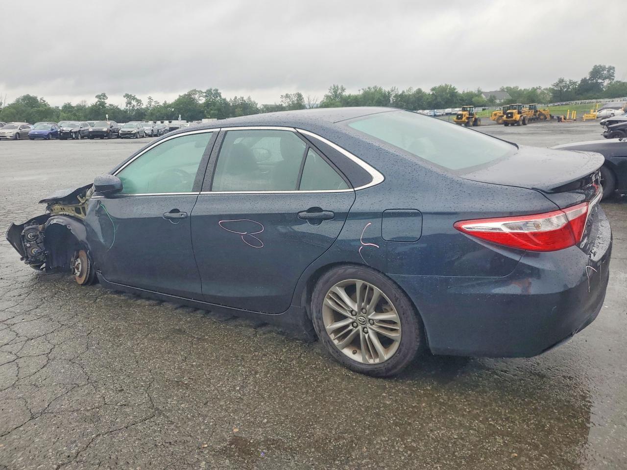 2016 TOYOTA CAMRY SE — Фото 2 из 13