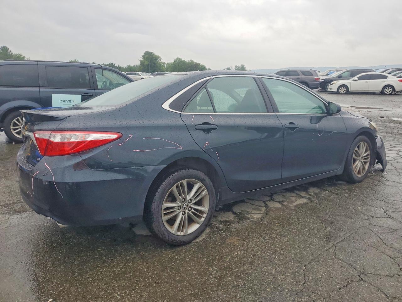 2016 TOYOTA CAMRY SE — Фото 3 из 13