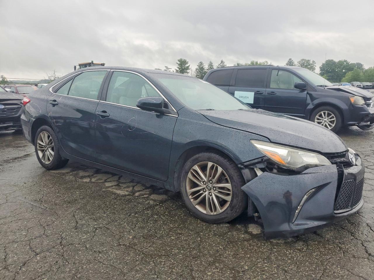 2016 TOYOTA CAMRY SE — Фото 4 из 13