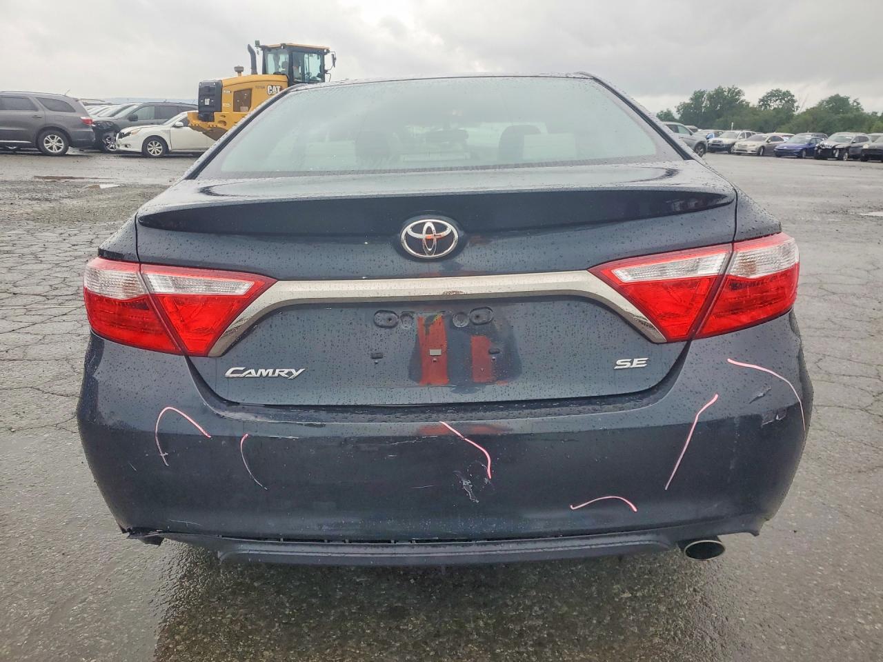 2016 TOYOTA CAMRY SE — Фото 6 из 13