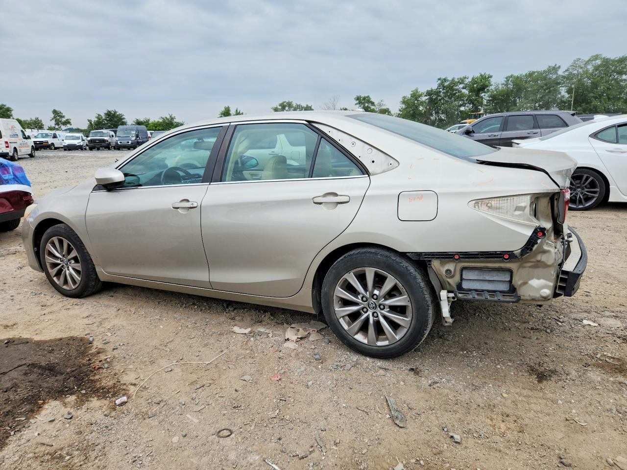 2016 TOYOTA CAMRY XLE — Фото 2 из 13