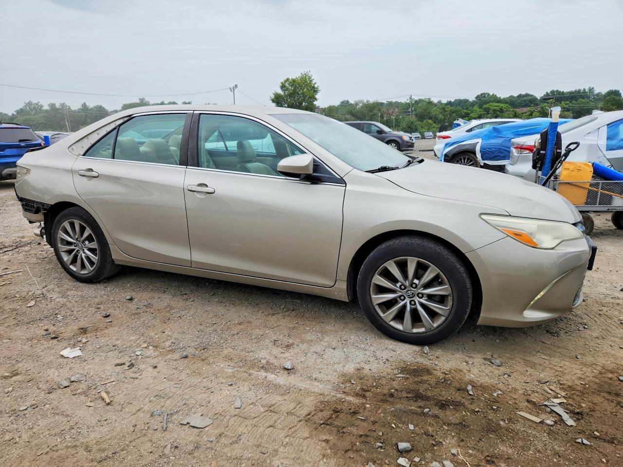 2016 TOYOTA CAMRY XLE — Фото 4 из 13
