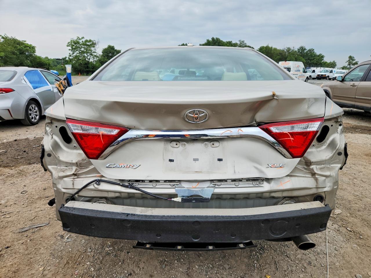 2016 TOYOTA CAMRY XLE — Фото 6 из 13