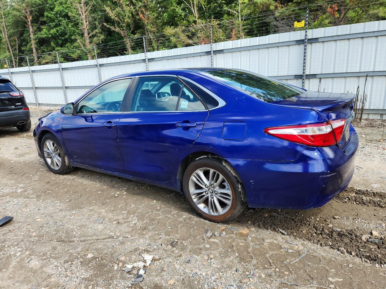 2016 TOYOTA CAMRY SE — Фото 2 из 12