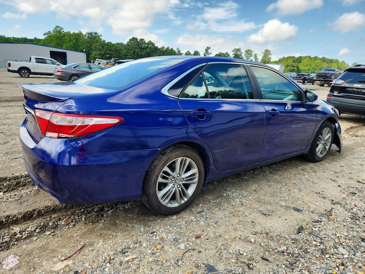2016 TOYOTA CAMRY SE — Фото 3 из 12